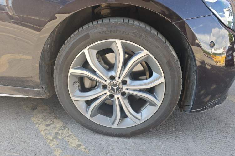 Used Mercedes-Benz E-Class 2021 Restyled E 300 L Sport Luxury Edition Right Front Wheel Hub
