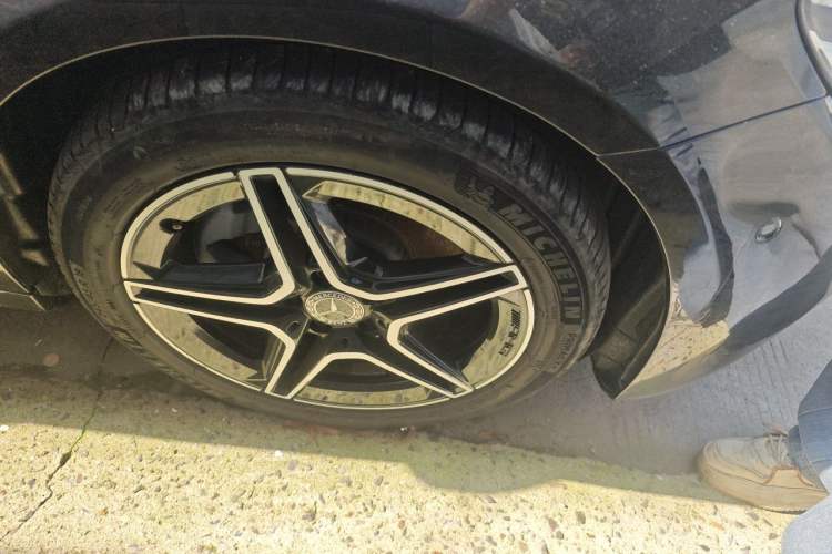 Used Mercedes-Benz E-Class 2021 Updated E 260 Fashion Sport Edition Right Front Wheel Hub