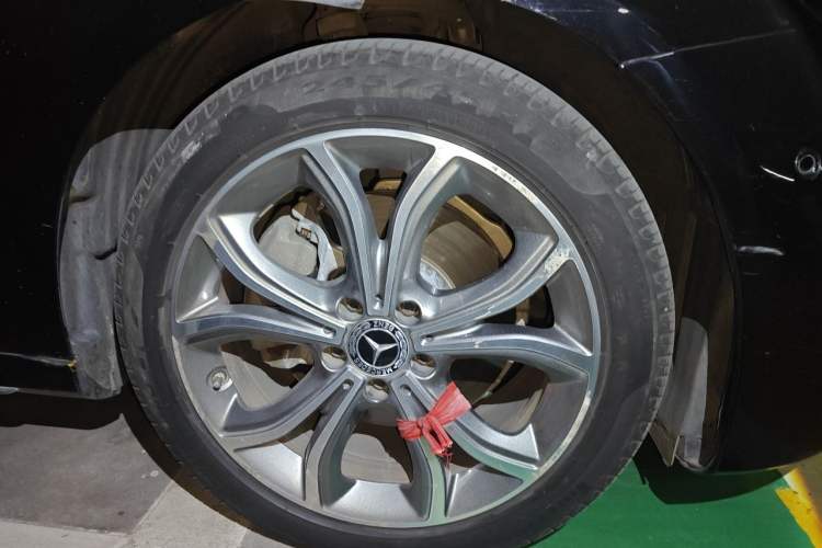 Used Mercedes-Benz E-Class 2021 E 300 L Sport Luxury Edition Right Front Wheel Hub