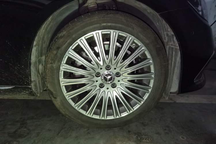 Used Mercedes-Benz E-Class 2021 E 300 L Luxury Model Right Front Wheel Hub