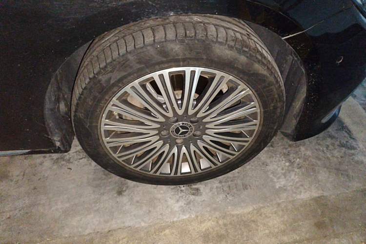 Used Mercedes-Benz E-Class 2021 E 300 L Stylish Model Right Front Wheel Hub