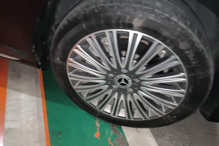 Used Mercedes-Benz E-Class 2021 Restyled E 300 L Luxury Edition Right Front Wheel Hub