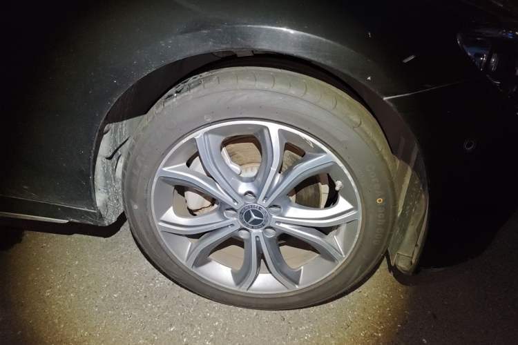 Used Mercedes-Benz E-Class 2021 E 300 L Sport Premium Edition Right Front Wheel Hub