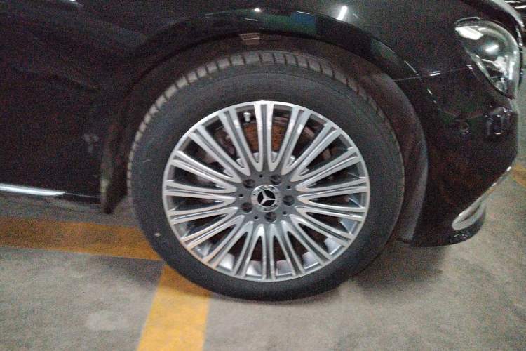 Used Mercedes-Benz E-Class 2021 Restyled E 300 L Luxury Edition Right Front Wheel Hub