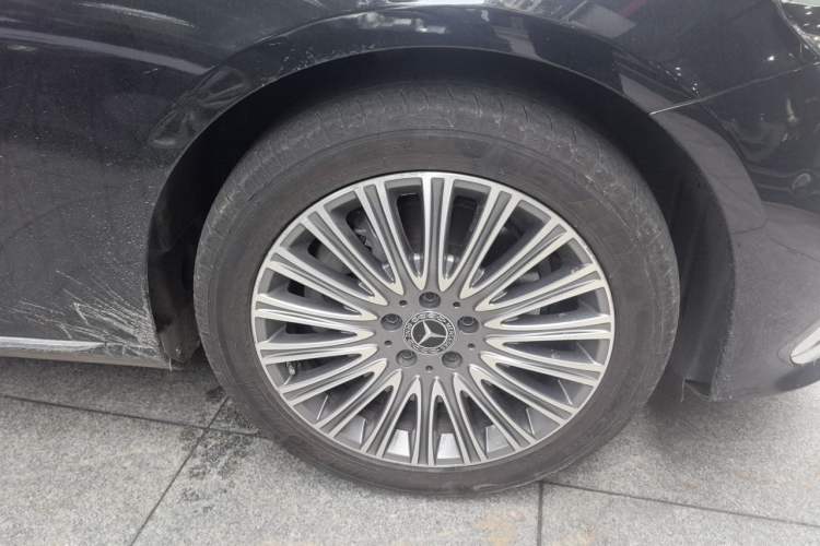 Used Mercedes-Benz E-Class 2021 Restyled E 300 L Luxury Edition Right Front Wheel Hub