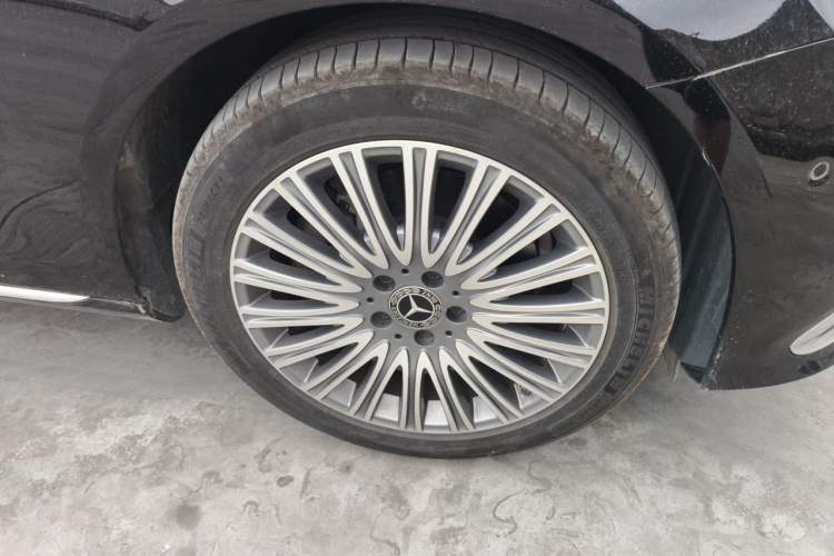 Used Mercedes-Benz E-Class 2021 Restyled E 300 L Luxury Edition Right Front Wheel Hub