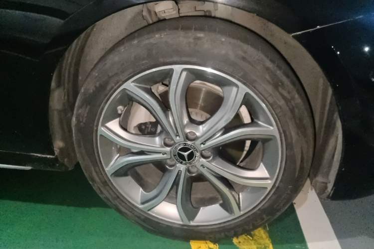 Used Mercedes-Benz E-Class 2021 Restyled E 300 L Sporty and Stylish Edition Right Front Wheel Hub