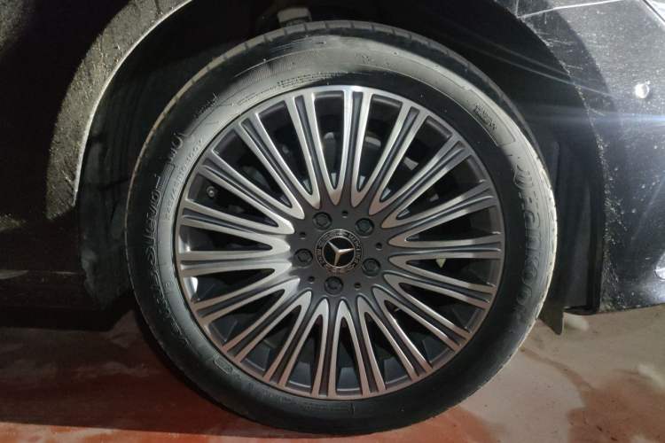 Used Mercedes-Benz E-Class 2021 Restyled E 300 L Luxury Edition Right Front Wheel Hub