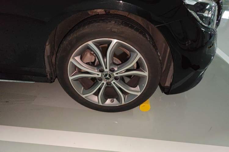 Used Mercedes-Benz E-Class 2021 E 300 L Sporty and Stylish Model Right Front Wheel Hub