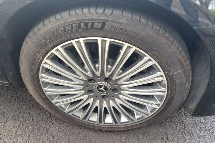 Used Mercedes-Benz E-Class 2021 Restyled E 300 L Luxury Edition Right Front Wheel Hub