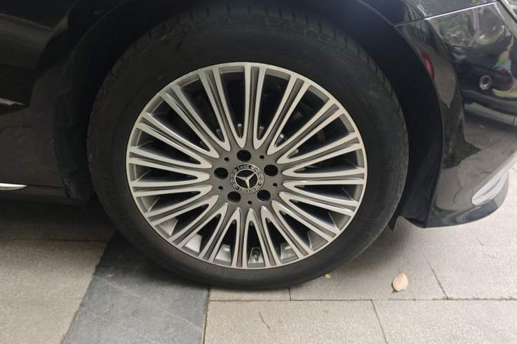 Used Mercedes-Benz E-Class 2021 E 300 L Sporty and Stylish Model Right Front Wheel Hub