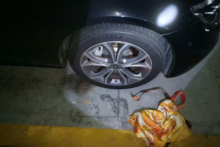 Used Mercedes-Benz E-Class 2021 Restyled E 300 L Sport Luxury Edition Right Front Wheel Hub