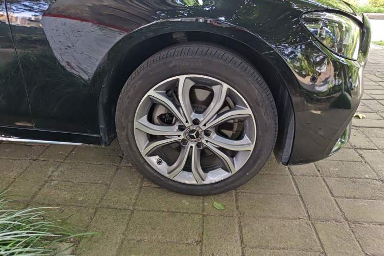 Used Mercedes-Benz E-Class 2021 E 300 L Sport Premium Edition Right Front Wheel Hub