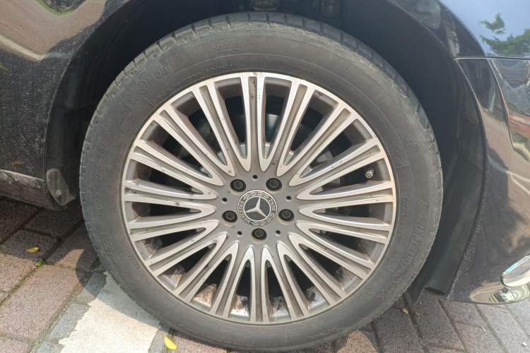 Used Mercedes-Benz E-Class 2021 E 300 L Luxury Model Right Front Wheel Hub