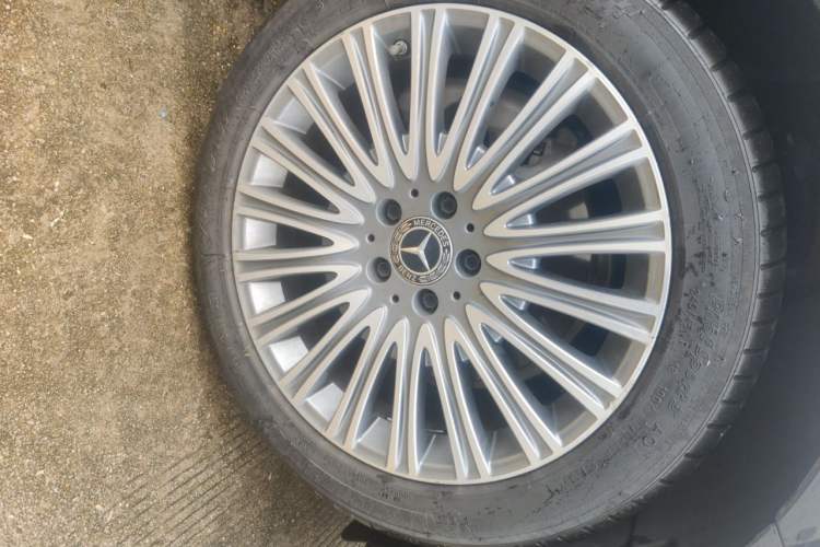 Used Mercedes-Benz E-Class 2021 E 300 L Stylish Model Right Front Wheel Hub