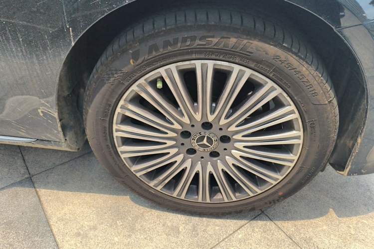 Used Mercedes-Benz E-Class 2021 Restyled E 300 L Luxury Edition Right Front Wheel Hub