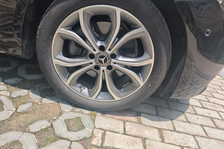 Used Mercedes-Benz E-Class 2021 Restyled E 300 L Sport Premium Edition Right Front Wheel Hub