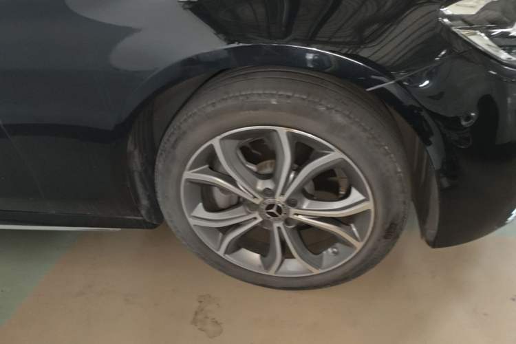 Used Mercedes-Benz E-Class 2021 E 300 L Sporty and Stylish Model Right Front Wheel Hub