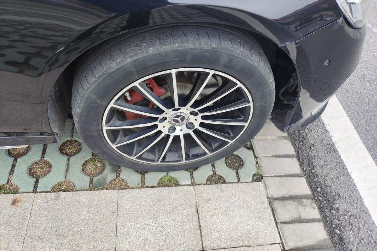 Used Mercedes-Benz E-Class 2021 E 260 L Sport Edition Right Front Wheel Hub