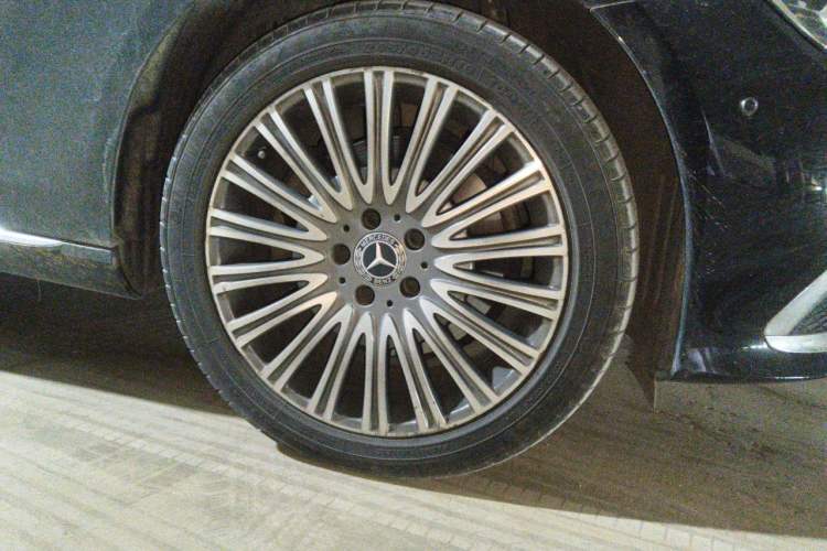 Used Mercedes-Benz E-Class 2021 Restyled E 300 L Sporty and Stylish Edition Right Front Wheel Hub