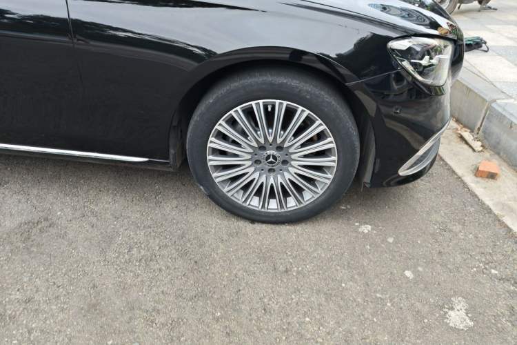 Used Mercedes-Benz E-Class 2021 E 300 L Stylish Model Right Front Wheel Hub