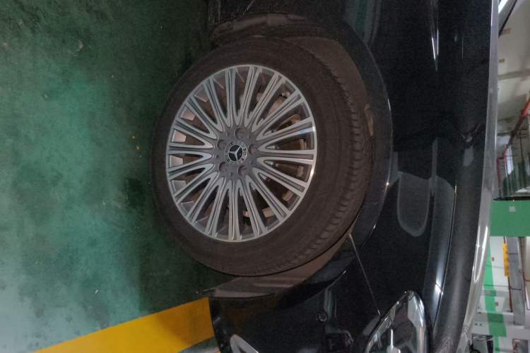 Used Mercedes-Benz E-Class 2021 Restyled E 300 L Sport Luxury Edition Right Front Wheel Hub