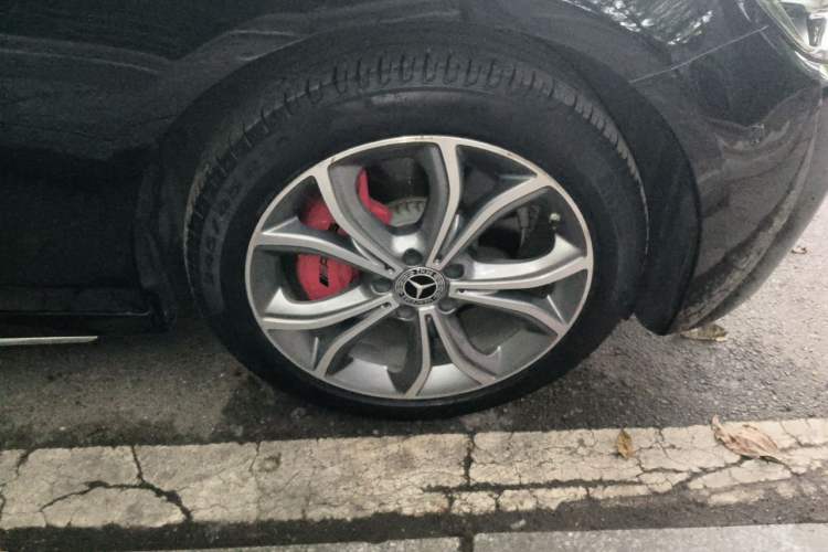 Used Mercedes-Benz E-Class 2021 E 300 L Sport Luxury Edition Right Front Wheel Hub
