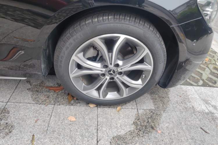 Used Mercedes-Benz E-Class 2021 Restyled E 300 L Sporty and Stylish Edition Right Front Wheel Hub