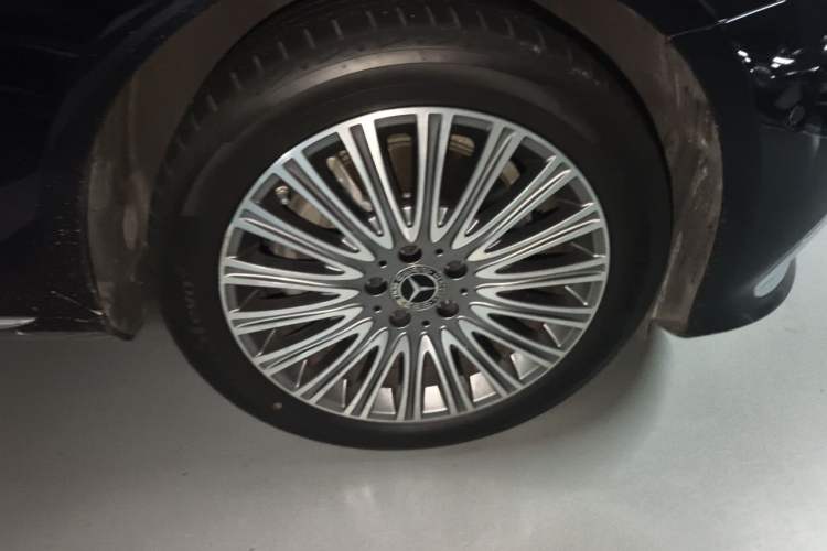 Used Mercedes-Benz E-Class 2021 Facelift E 300 L Stylish Edition Right Front Wheel Hub