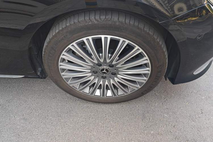 Used Mercedes-Benz E-Class 2021 E 300 L Luxury Model Right Front Wheel Hub