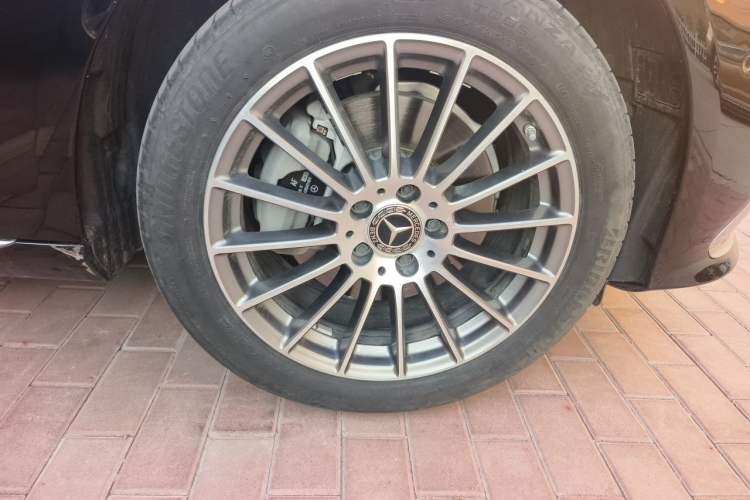 Used Mercedes-Benz E-Class 2021 E 260 L 4MATIC Right Front Wheel Hub