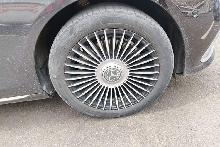 Used Mercedes-Benz E-Class 2021 Restyled E 300 L Luxury Edition Right Front Wheel Hub