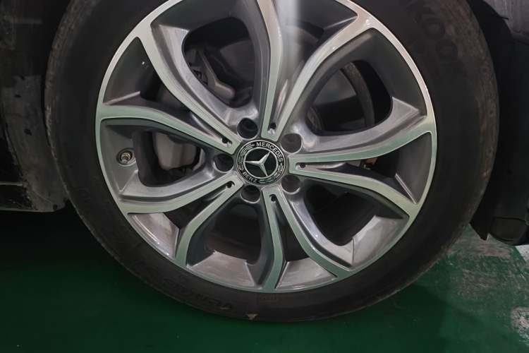 Used Mercedes-Benz E-Class 2021 Restyled E 300 L Sport Luxury Edition Right Front Wheel Hub