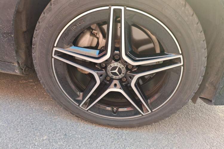 Used Mercedes-Benz E-Class 2021 E 260 Stylish Sports Edition Right Front Wheel Hub