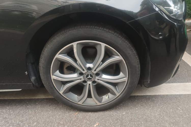 Used Mercedes-Benz E-Class 2021 E 300 L Sporty and Stylish Model Right Front Wheel Hub
