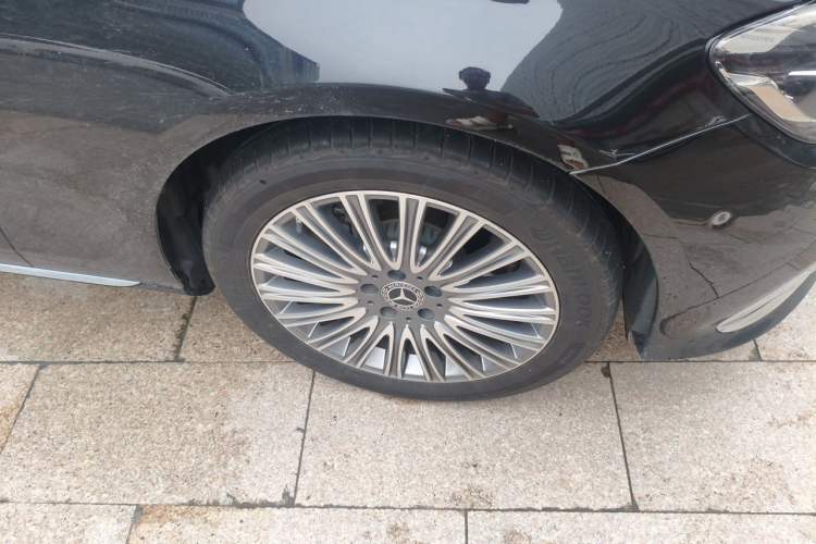 Used Mercedes-Benz E-Class 2021 E 300 L Luxury Model Right Front Wheel Hub