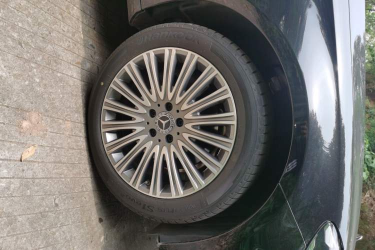 Used Mercedes-Benz E-Class 2021 E 300 L Luxury Model Right Front Wheel Hub