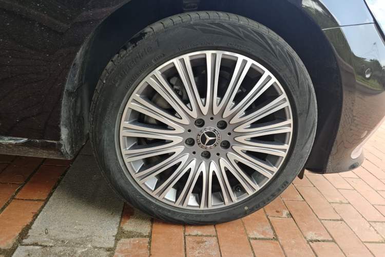 Used Mercedes-Benz E-Class 2021 E 300 L Premium Edition Right Front Wheel Hub