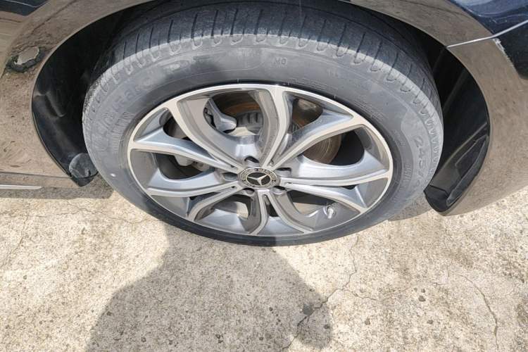 Used Mercedes-Benz E-Class 2021 E 300 L Sport Luxury Edition Right Front Wheel Hub