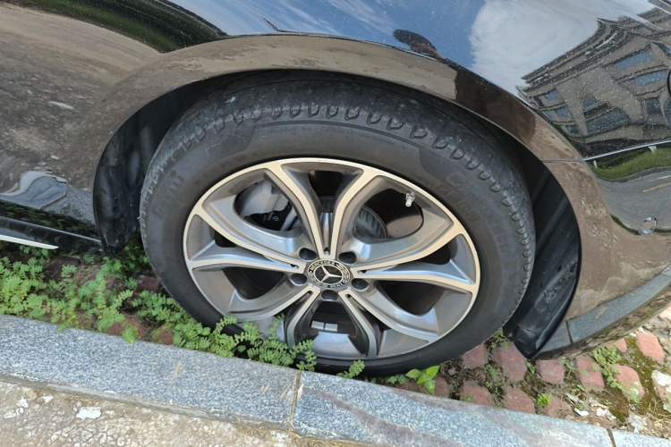 Used Mercedes-Benz E-Class 2021 E 300 L Sporty and Stylish Model Right Front Wheel Hub