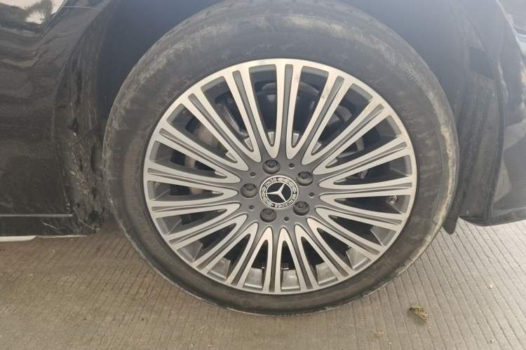 Used Mercedes-Benz E-Class 2021 E 300 L Sport Premium Edition Right Front Wheel Hub