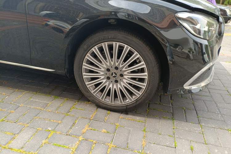Used Mercedes-Benz E-Class 2021 Restyled E 300 L Luxury Edition Right Front Wheel Hub