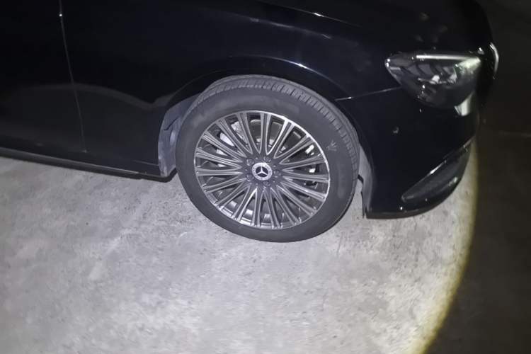 Used Mercedes-Benz E-Class 2021 E 300 L Stylish Model Right Front Wheel Hub