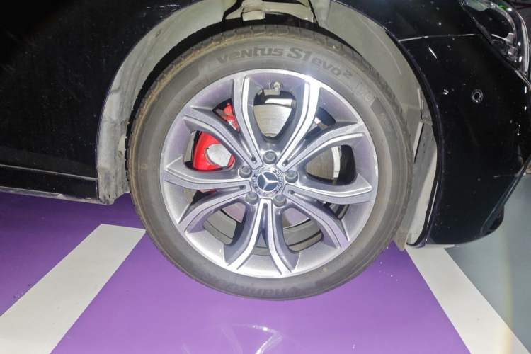 Used Mercedes-Benz E-Class 2021 Restyled E 300 L Sport Luxury Edition Right Front Wheel Hub