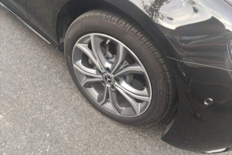 Used Mercedes-Benz E-Class 2021 E 300 L Sporty and Stylish Model Right Front Wheel Hub