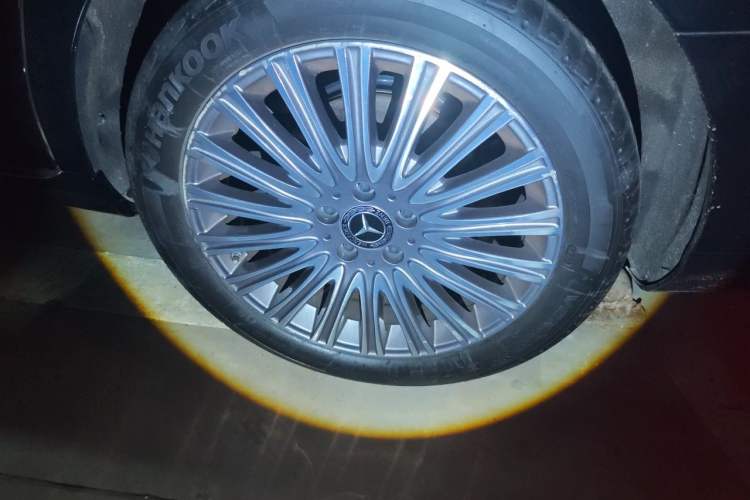 Used Mercedes-Benz E-Class 2021 E 300 L Luxury Model Right Front Wheel Hub