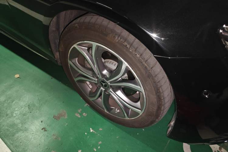 Used Mercedes-Benz E-Class 2021 Restyled E 300 L Luxury Edition Right Front Wheel Hub