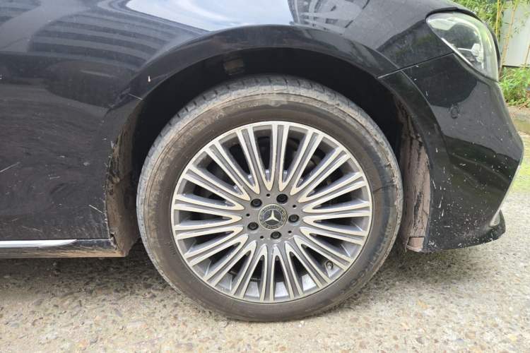 Used Mercedes-Benz E-Class 2021 Restyled E 300 L Luxury Edition Right Front Wheel Hub