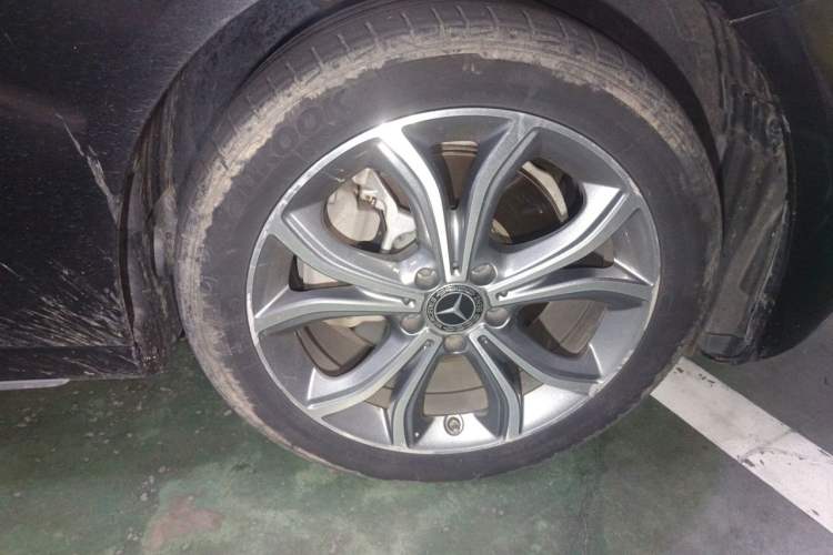 Used Mercedes-Benz E-Class 2021 E 300 L Sport Luxury Edition Right Front Wheel Hub