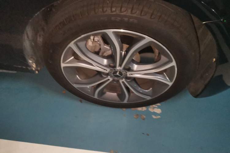 Used Mercedes-Benz E-Class 2021 E 300 L Sporty and Stylish Model Right Front Wheel Hub